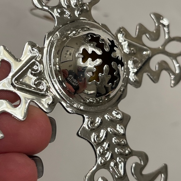 SEASONS of Cannon Falls Inspiring Tradition Christmas Ornaments Silver Cross (5) - Picture 8 of 15
